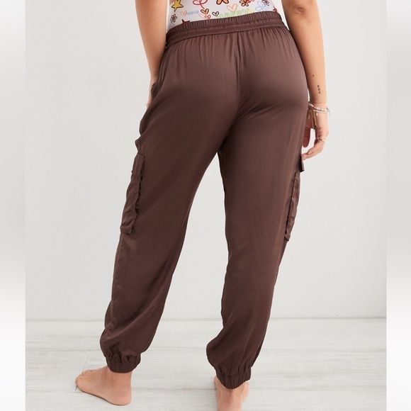 AERIE Satin Cargo Jogger Forest Green Olive Pants Size Small - Picture 5 of 12